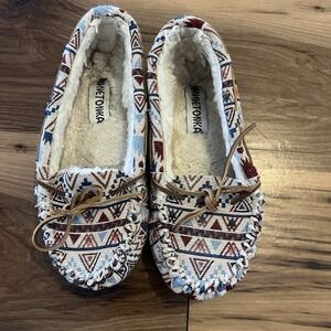 Minnetonka Women's Fur Lined Moccasins Size 7M Padded‎ Slippers 44101 Cozy
